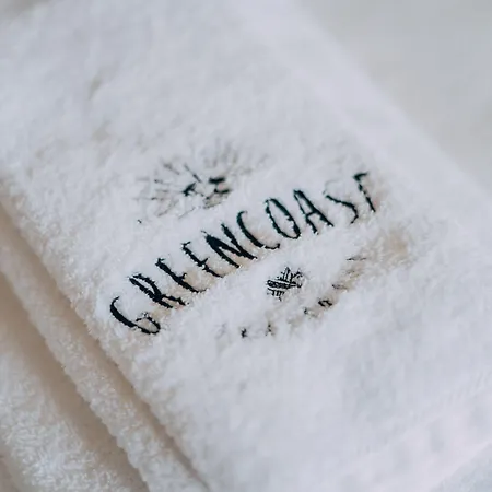 Green Coast Surf House Bed & Breakfast